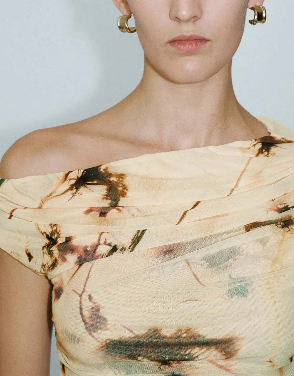 Ruched Off-Shoulder Skinny T-Shirt sold by Urban Revivo product image thumbnail 4
