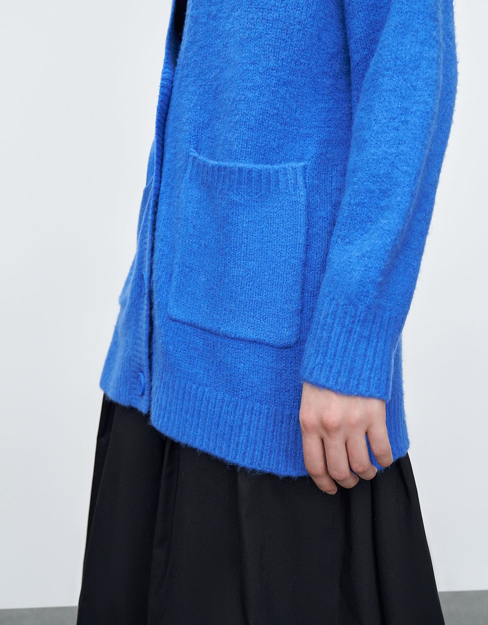 Drop Shoulder Sleeve V-Neck Knitted Cardigan sold by Urban Revivo product image thumbnail 5