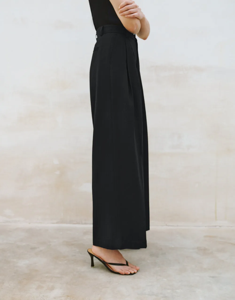 Tailored Wide-Leg Pants sold by Urban Revivo product image thumbnail 4