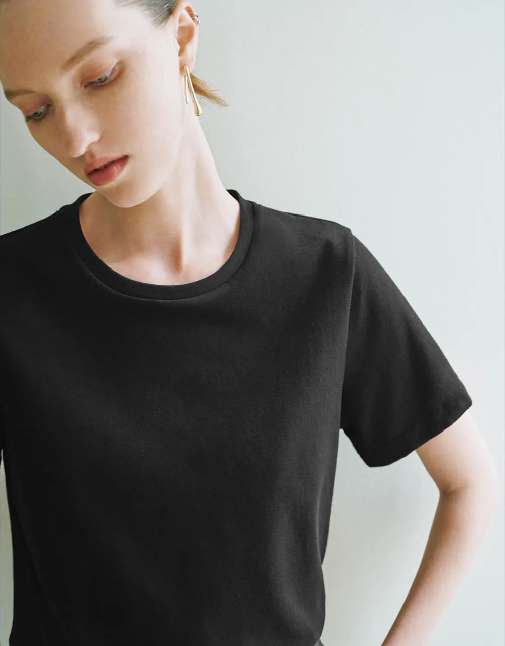 Crew Neck Straight T-Shirt sold by Urban Revivo product image thumbnail 4