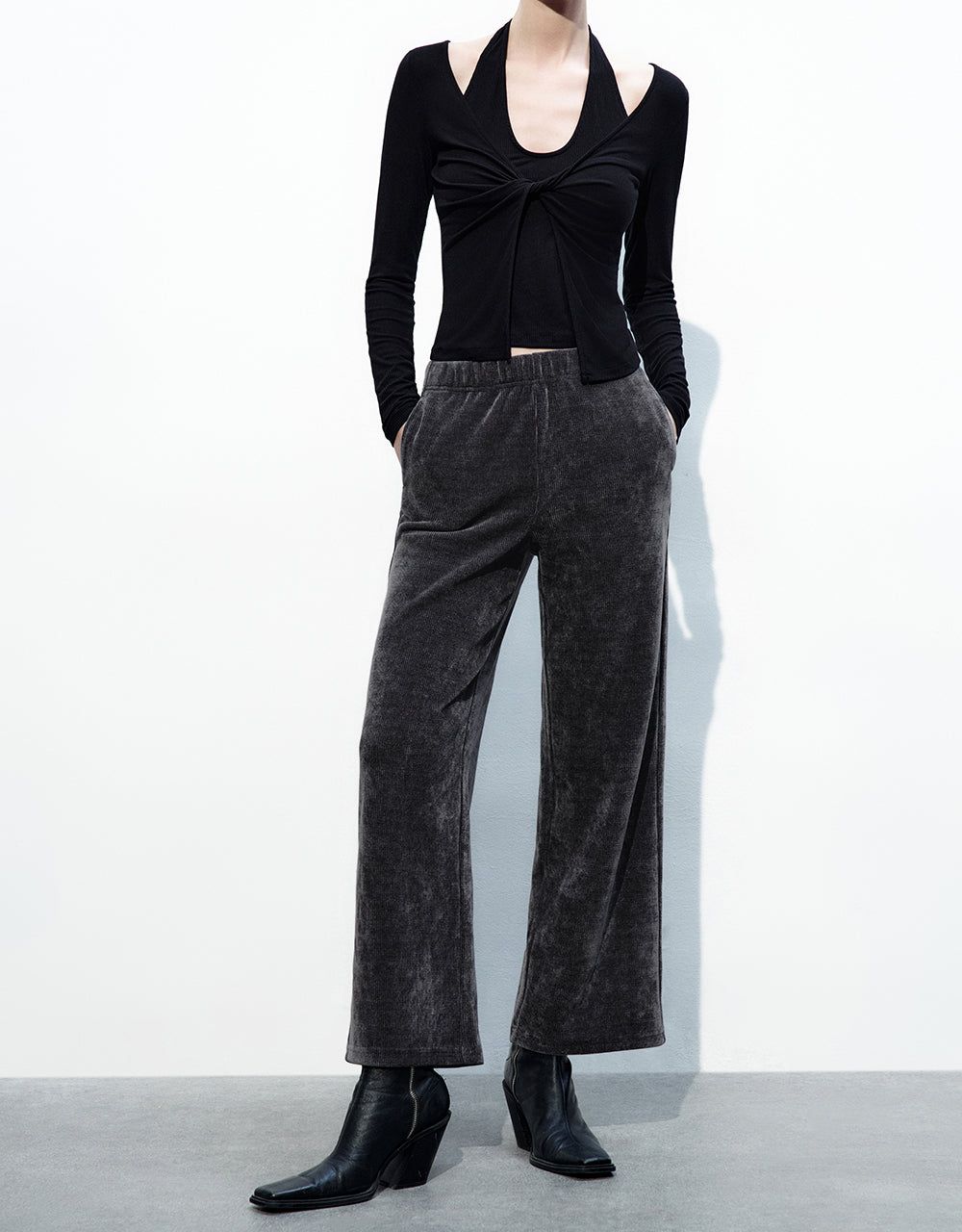 Elastic Waist Straight Pants sold by Urban Revivo product image thumbnail 2