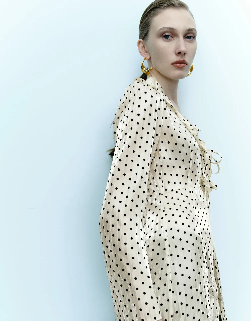 Polka Dot V-Neck Skater Dress sold by Urban Revivo product image thumbnail 5