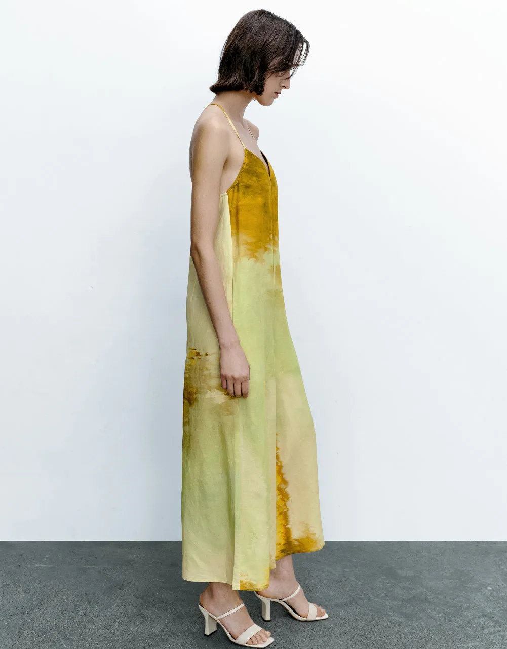 Woven Extra Long Jumpsuit sold by Urban Revivo product image thumbnail 2