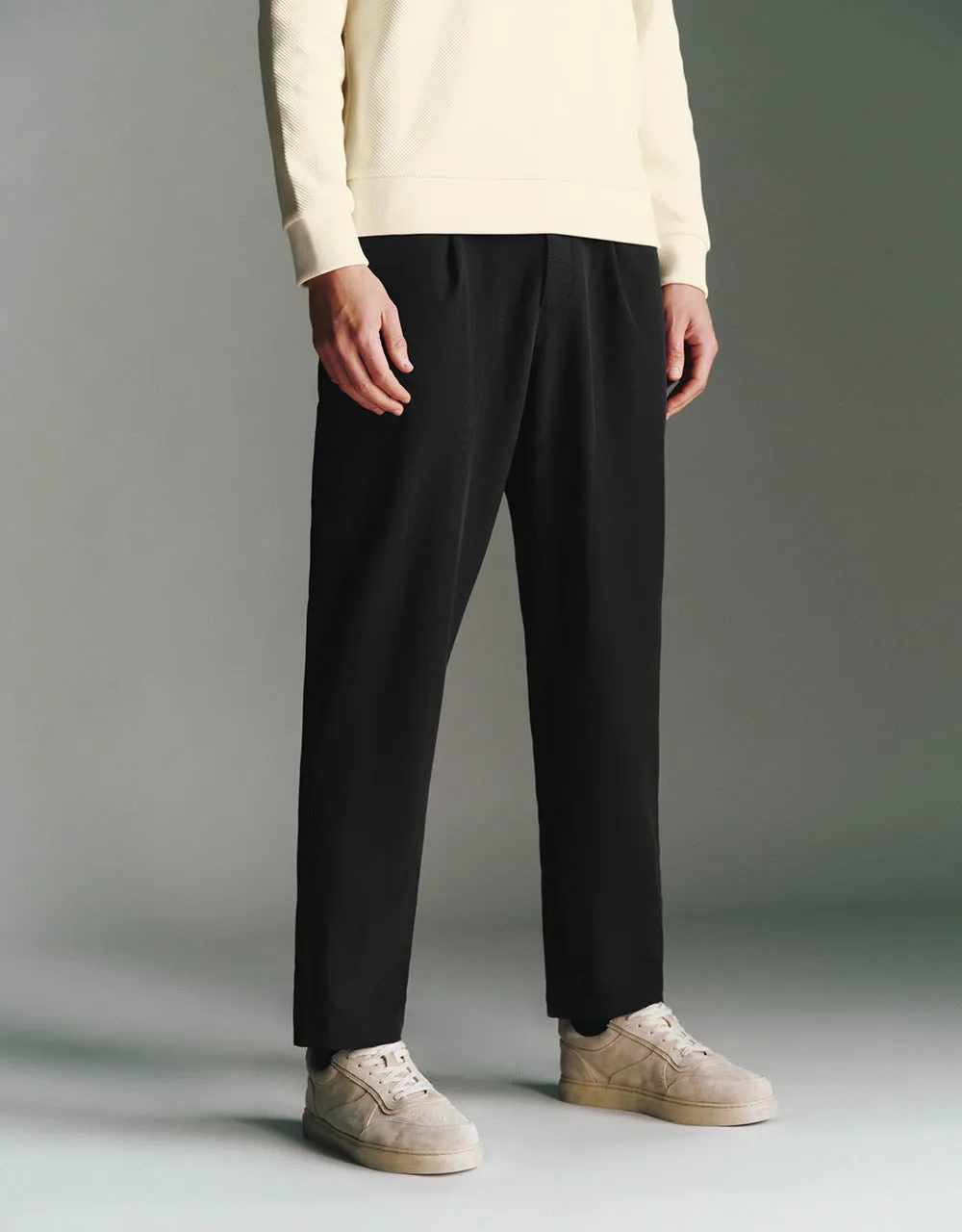 Tailored Carrot Fit Pants sold by Urban Revivo product image thumbnail 4