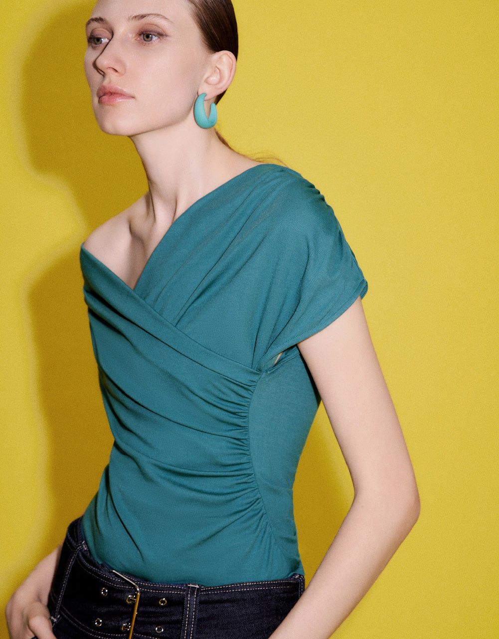 One Shoulder Skinny T-Shirt sold by Urban Revivo product image thumbnail 3