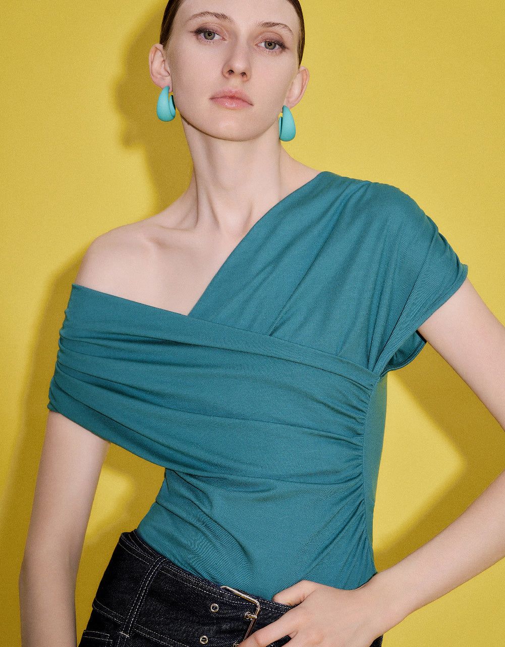 One Shoulder Skinny T-Shirt sold by Urban Revivo product image thumbnail 5