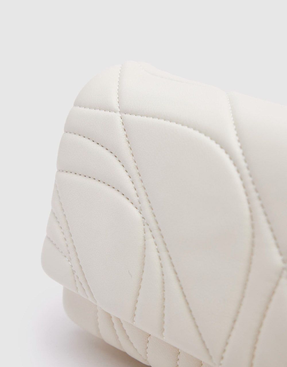 Embossed Vegan Leather Shoulder Bag sold by Urban Revivo product image thumbnail 5