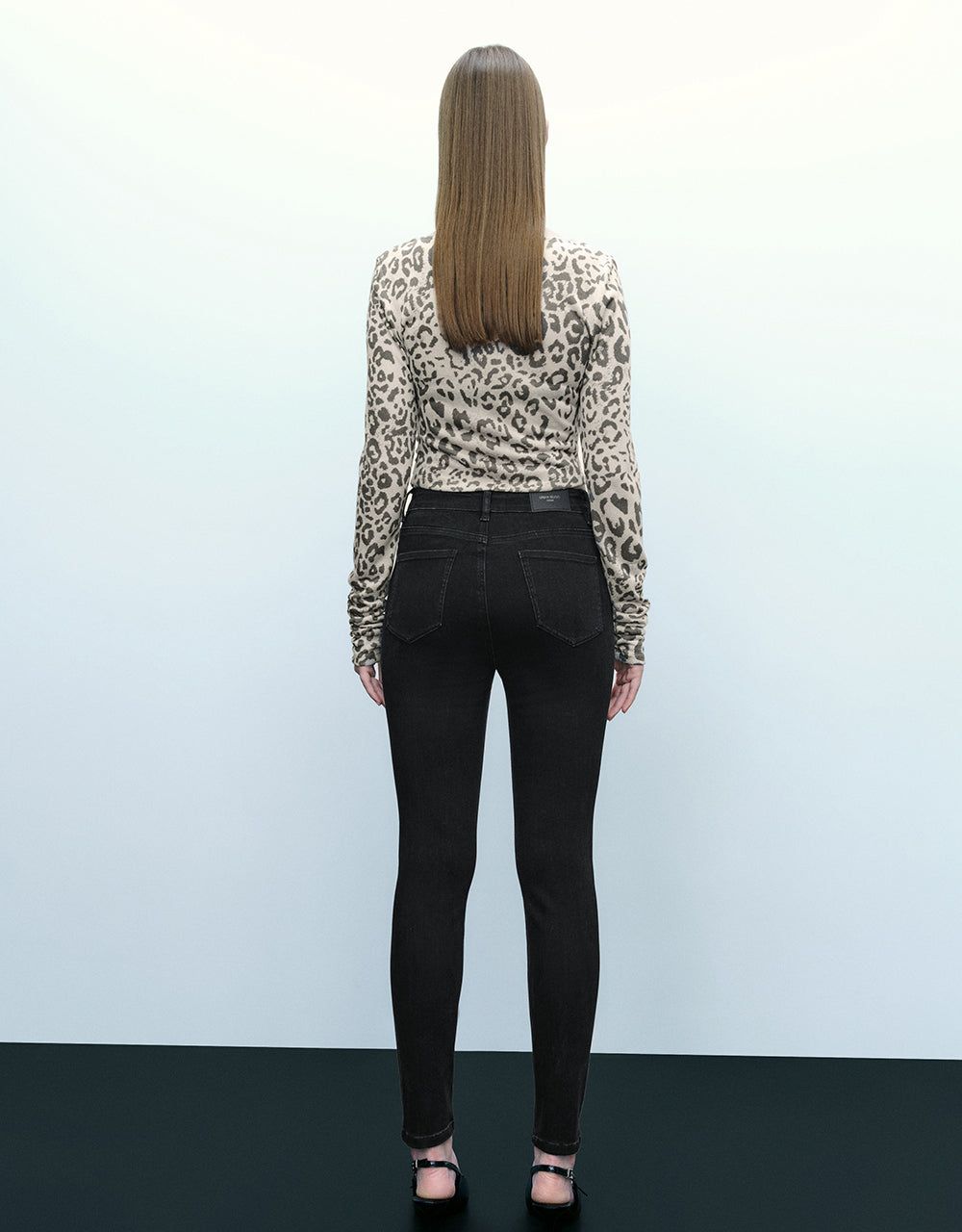 Leopard Square-cut Collar Skinny T-Shirt sold by Urban Revivo product image thumbnail 4