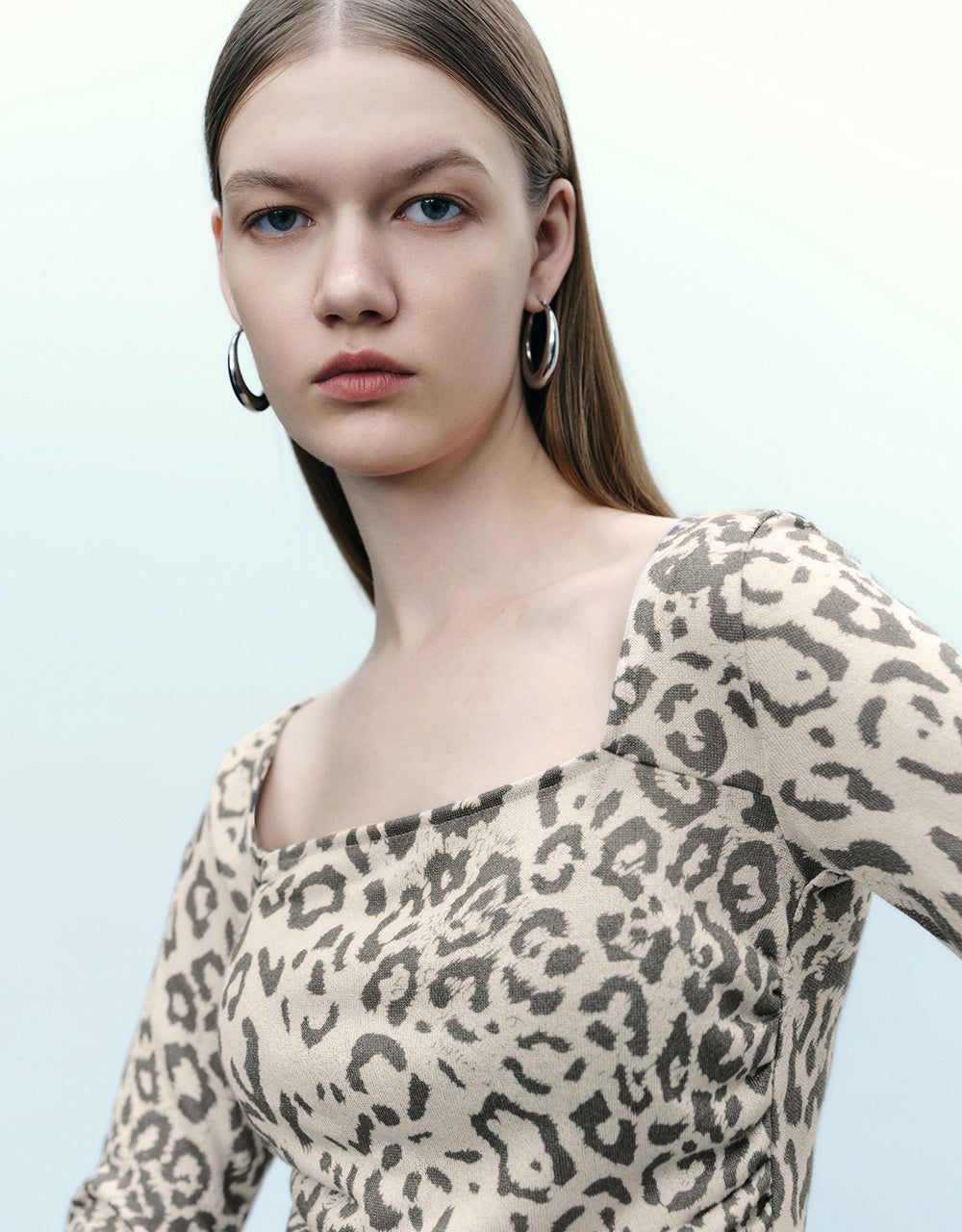 Leopard Square-cut Collar Skinny T-Shirt sold by Urban Revivo product image thumbnail 5