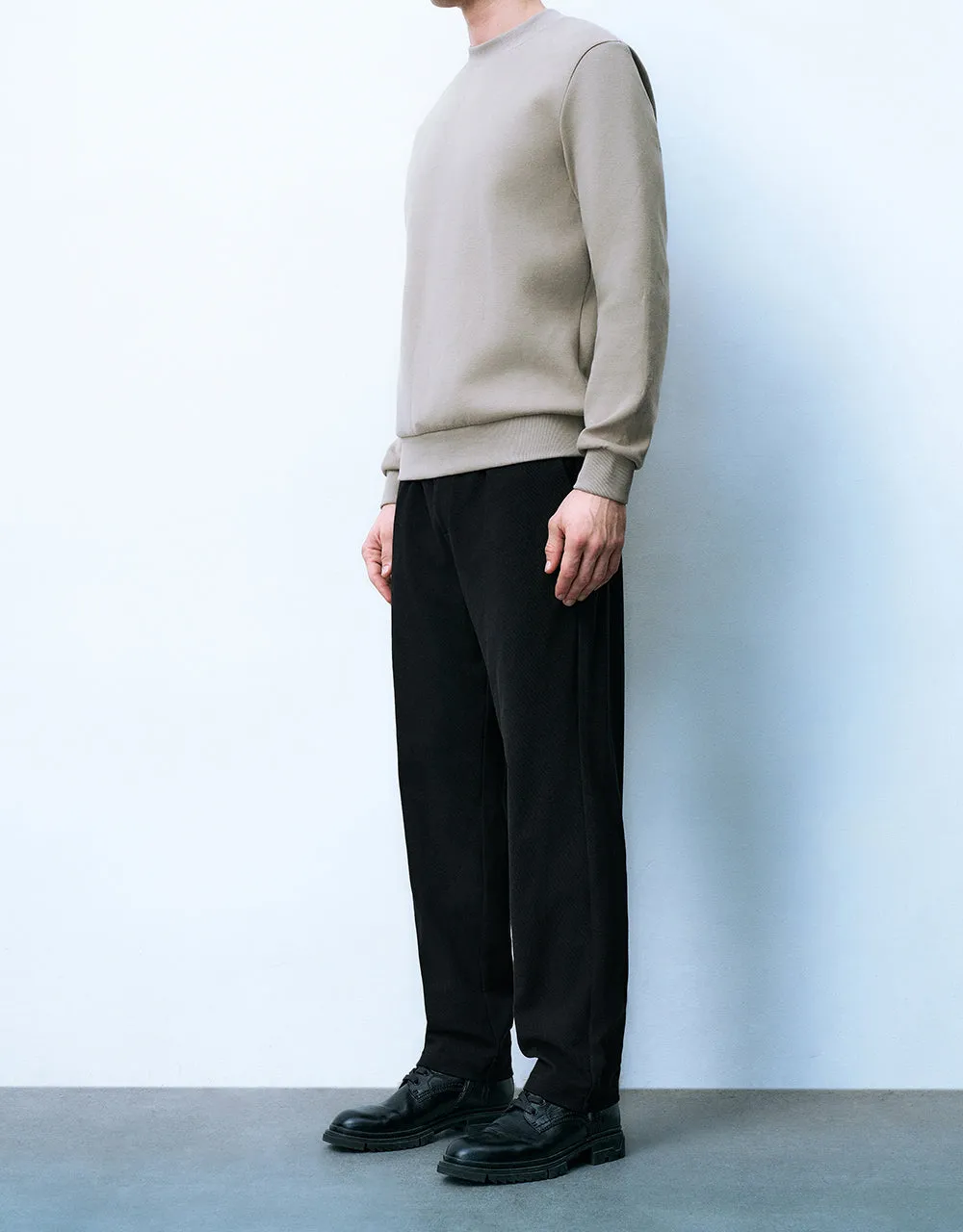 Drawstring Waist Knitted Carrot Fit Pants sold by Urban Revivo product image thumbnail 4