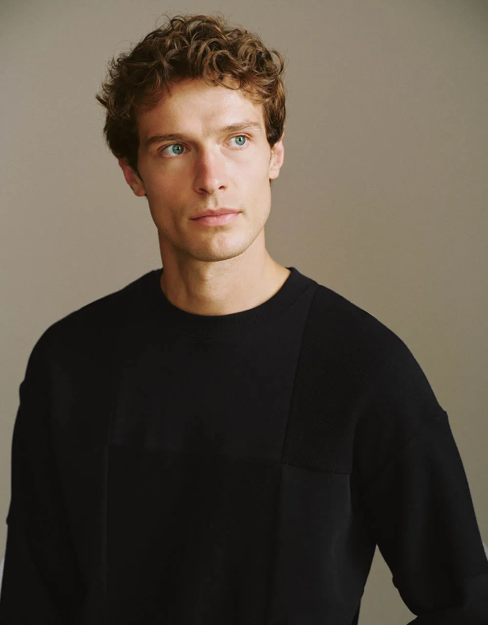 Crew Neck Sweatshirt sold by Urban Revivo product image thumbnail 4