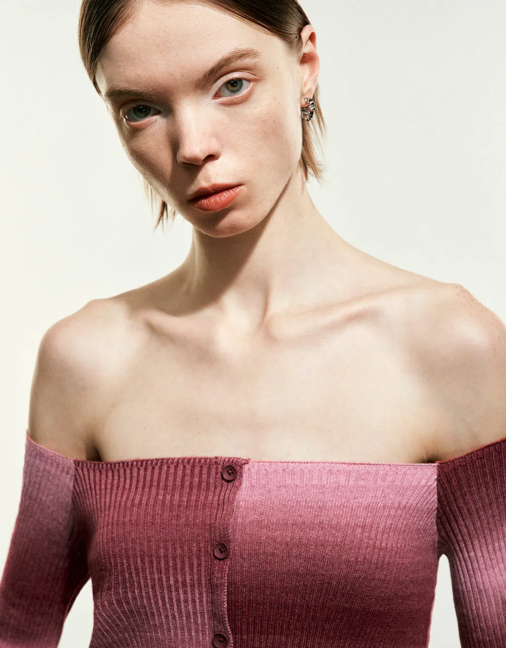 Gradient Off-Shoulder Knitted T-Shirt sold by Urban Revivo product image thumbnail 5