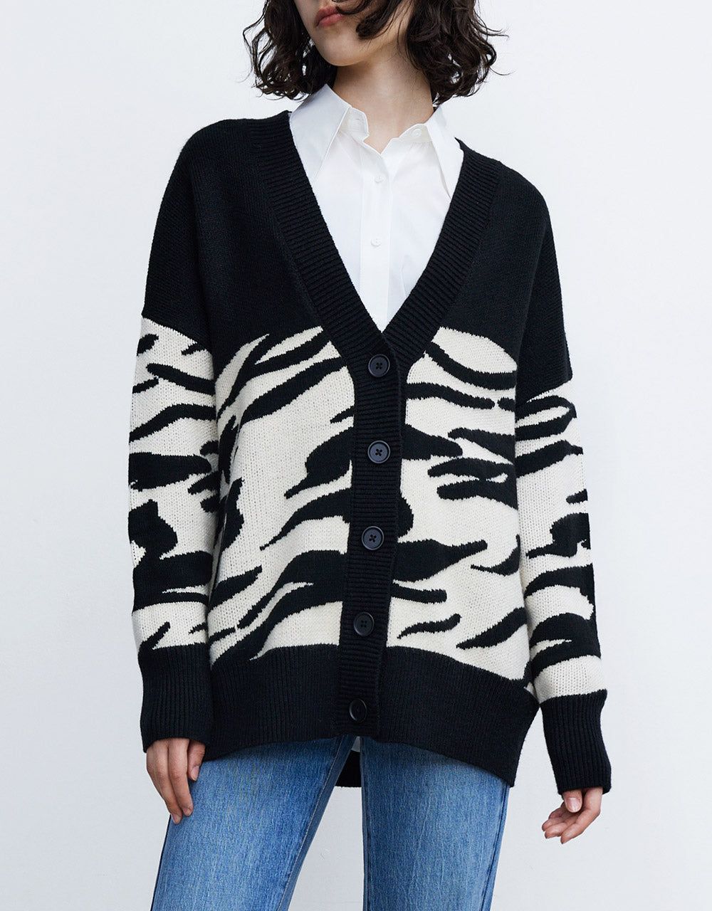 Two Tone Button Up Cardigan sold by Urban Revivo product image thumbnail 2