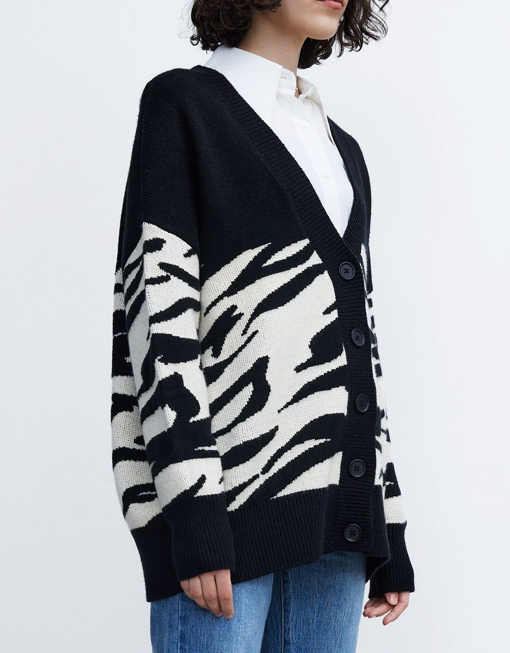 Two Tone Button Up Cardigan sold by Urban Revivo product image thumbnail 5