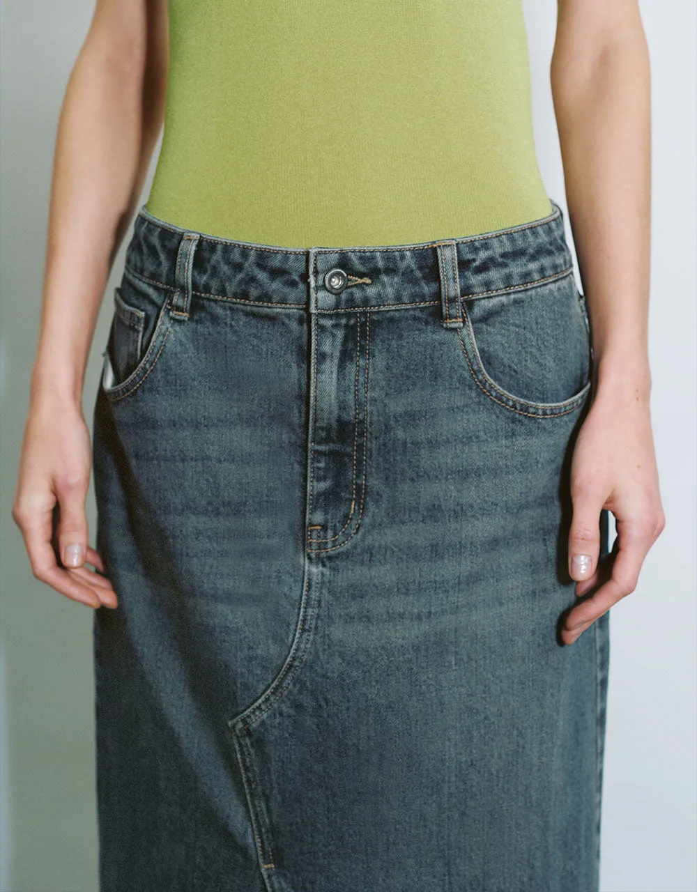 Split Hem Straight Denim Skirt sold by Urban Revivo product image thumbnail 5