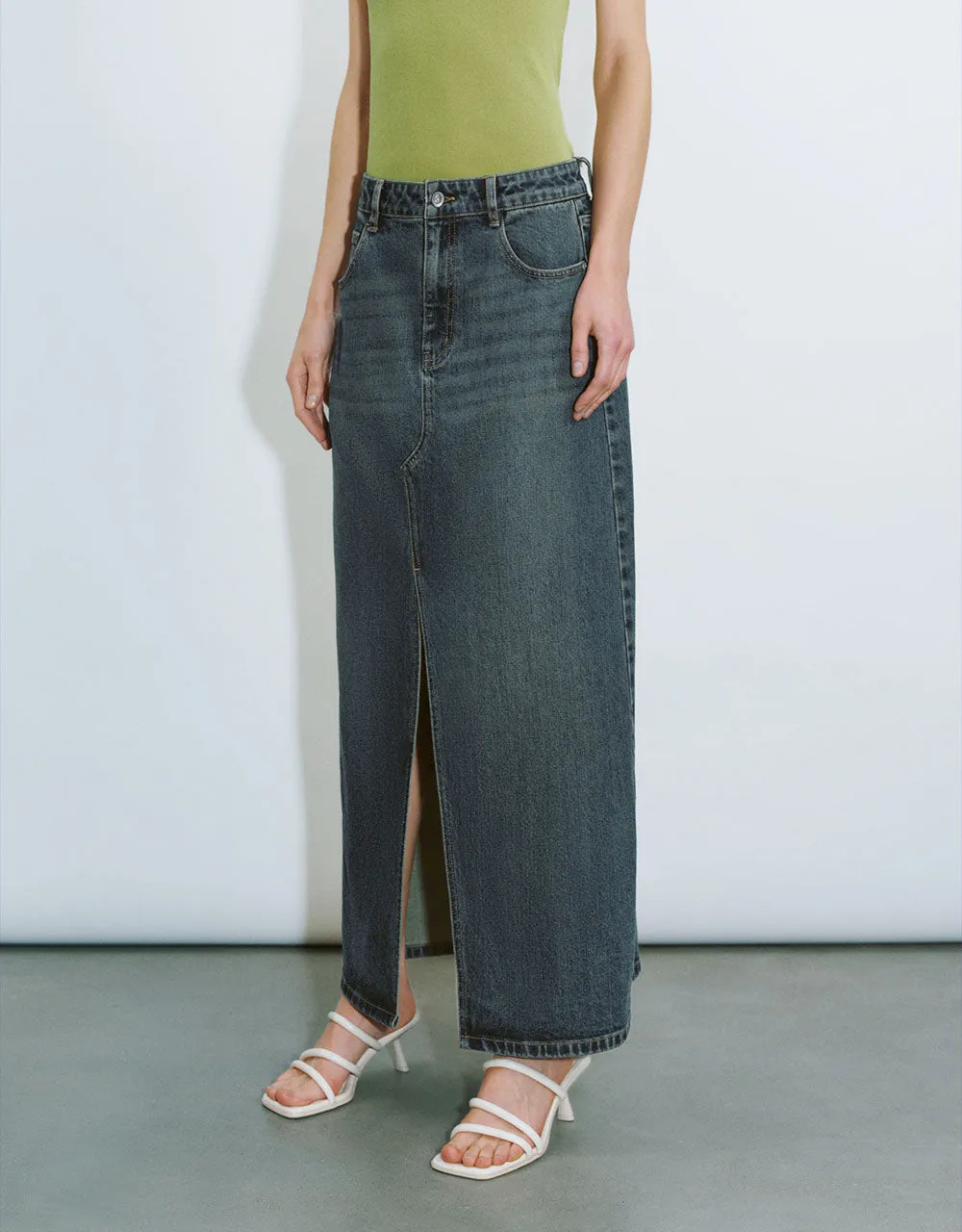 Split Hem Straight Denim Skirt sold by Urban Revivo product image thumbnail 4