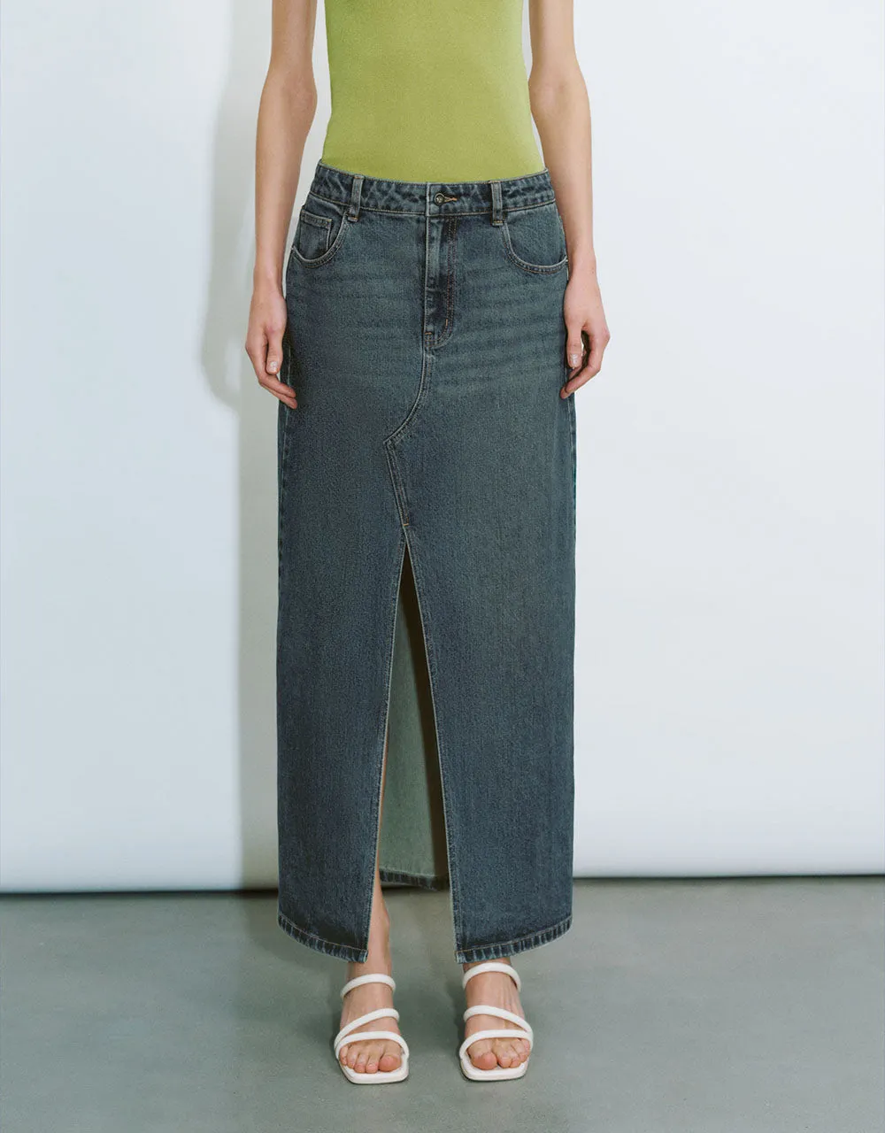 Split Hem Straight Denim Skirt sold by Urban Revivo product image thumbnail 2