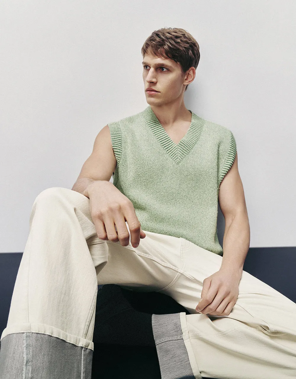 V-Neck Knitted Vest sold by Urban Revivo product image thumbnail 2