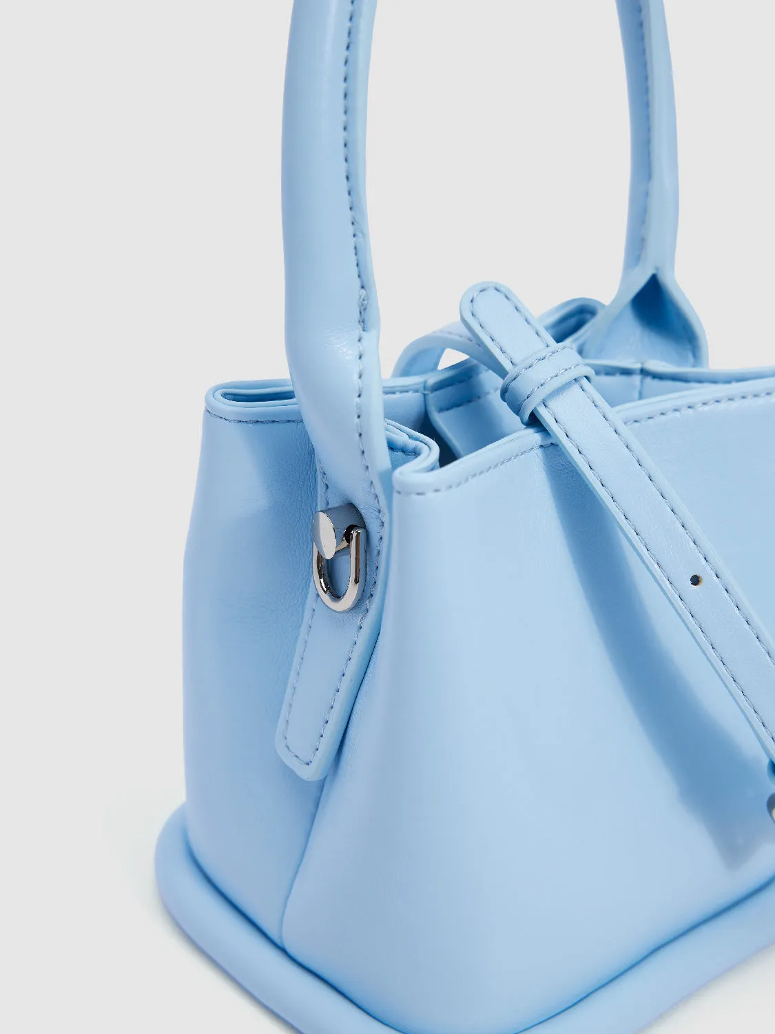 Mini Vegan Leather Bucket Bag sold by Urban Revivo product image thumbnail 5