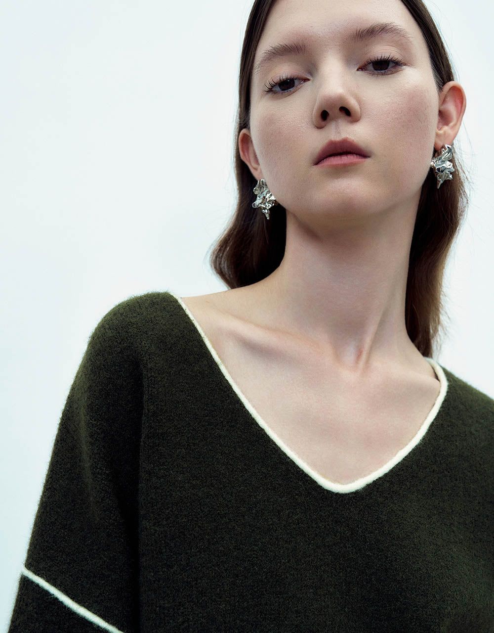 V-Neck Loose T-Shirt sold by Urban Revivo product image thumbnail 5