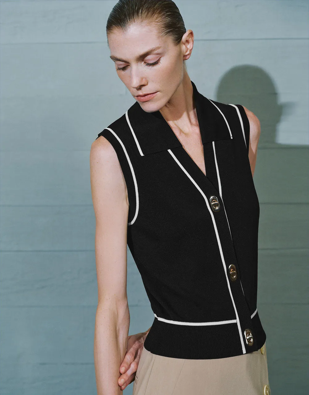 Sleeveless V-Neck Knitted Cardigan sold by Urban Revivo product image thumbnail 3