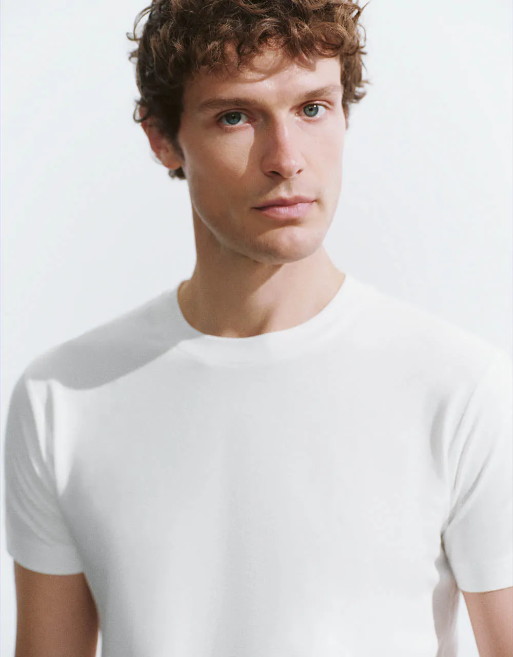 Crew Neck Straight T-Shirt sold by Urban Revivo product image thumbnail 4