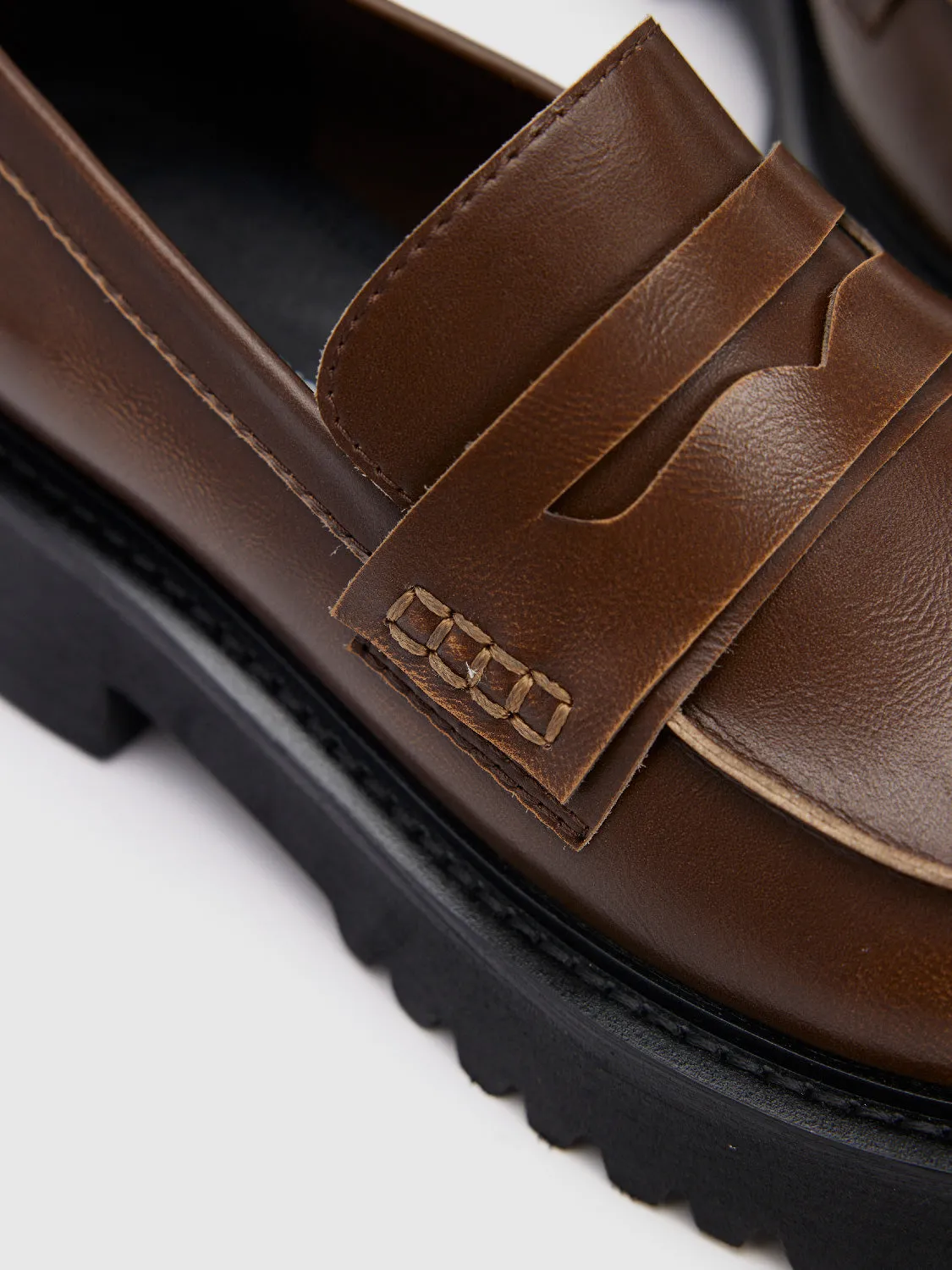 Round Toe Vegan Leather Pumps sold by Urban Revivo product image thumbnail 5