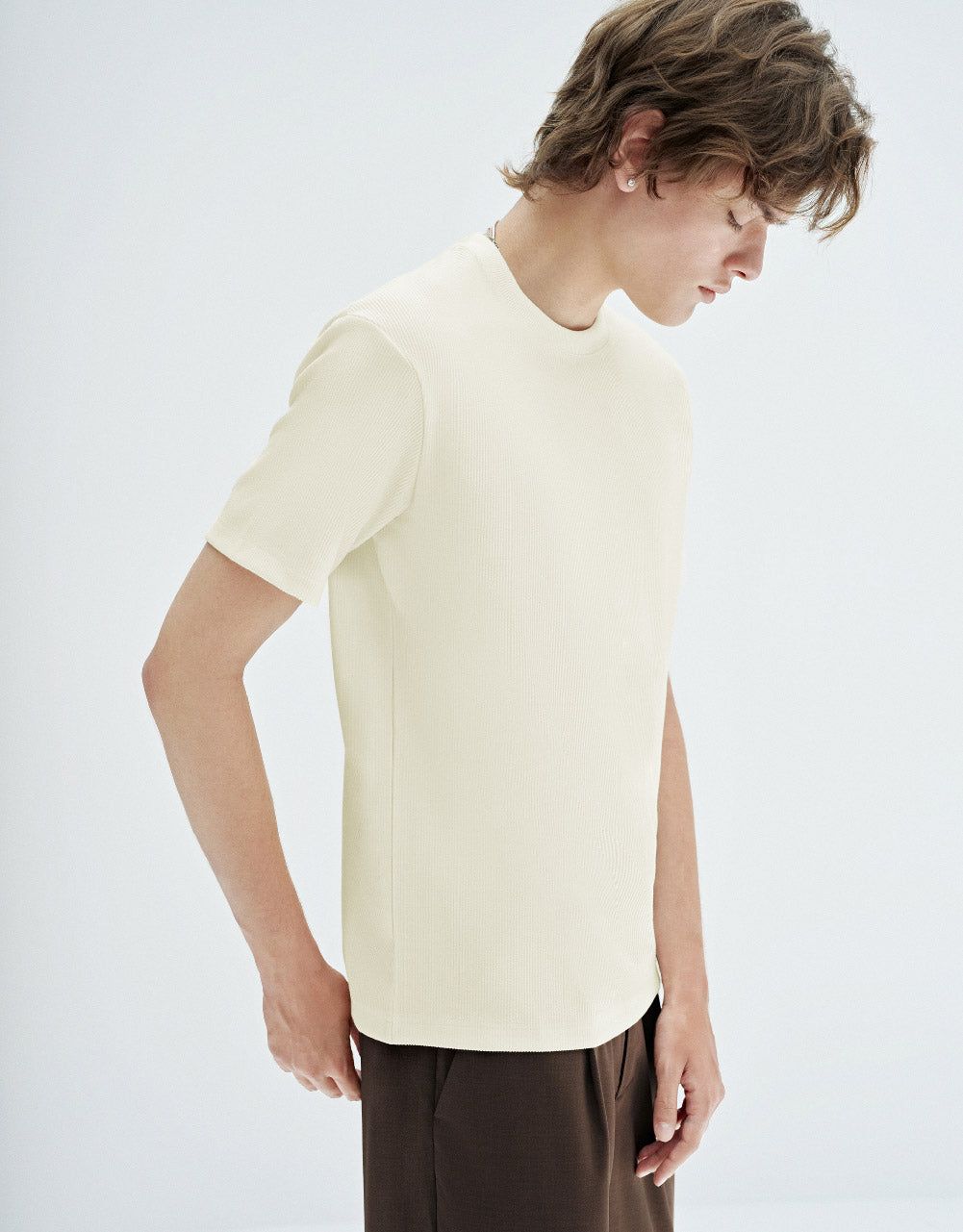 Standard Sleeve Crew Neck T-Shirt sold by Urban Revivo product image thumbnail 3