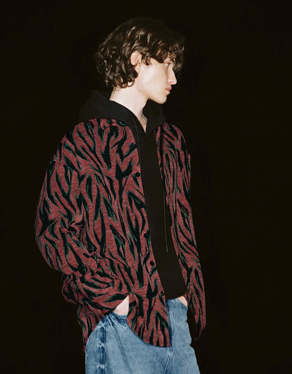 Drop Shoulder Sleeve Printed Loose Shirt sold by Urban Revivo product image thumbnail 2