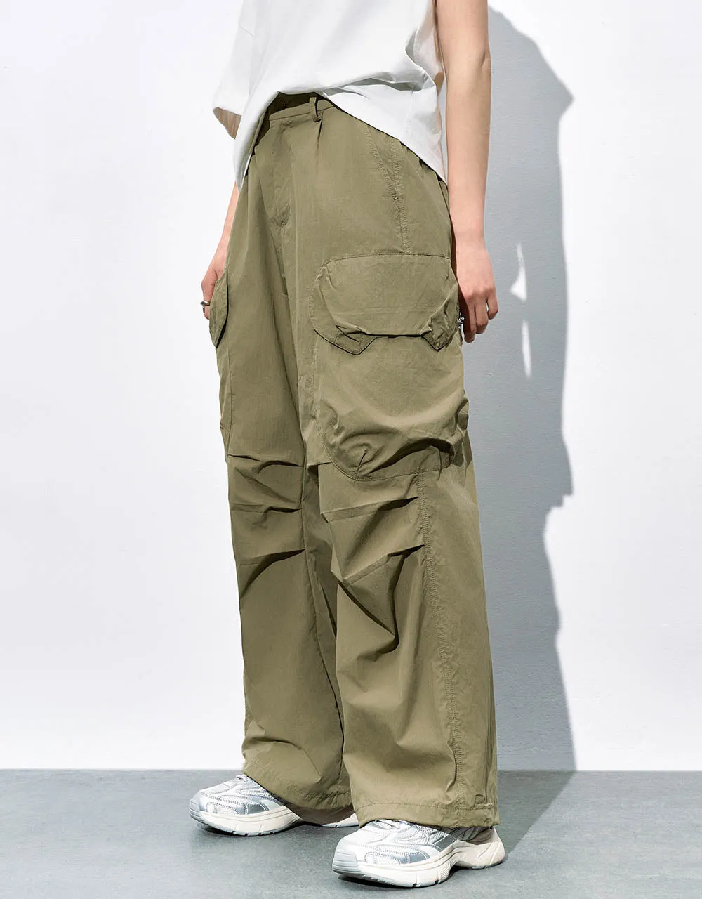 Multi-Pocket Loose Wide-Leg Pants sold by Urban Revivo product image thumbnail 4