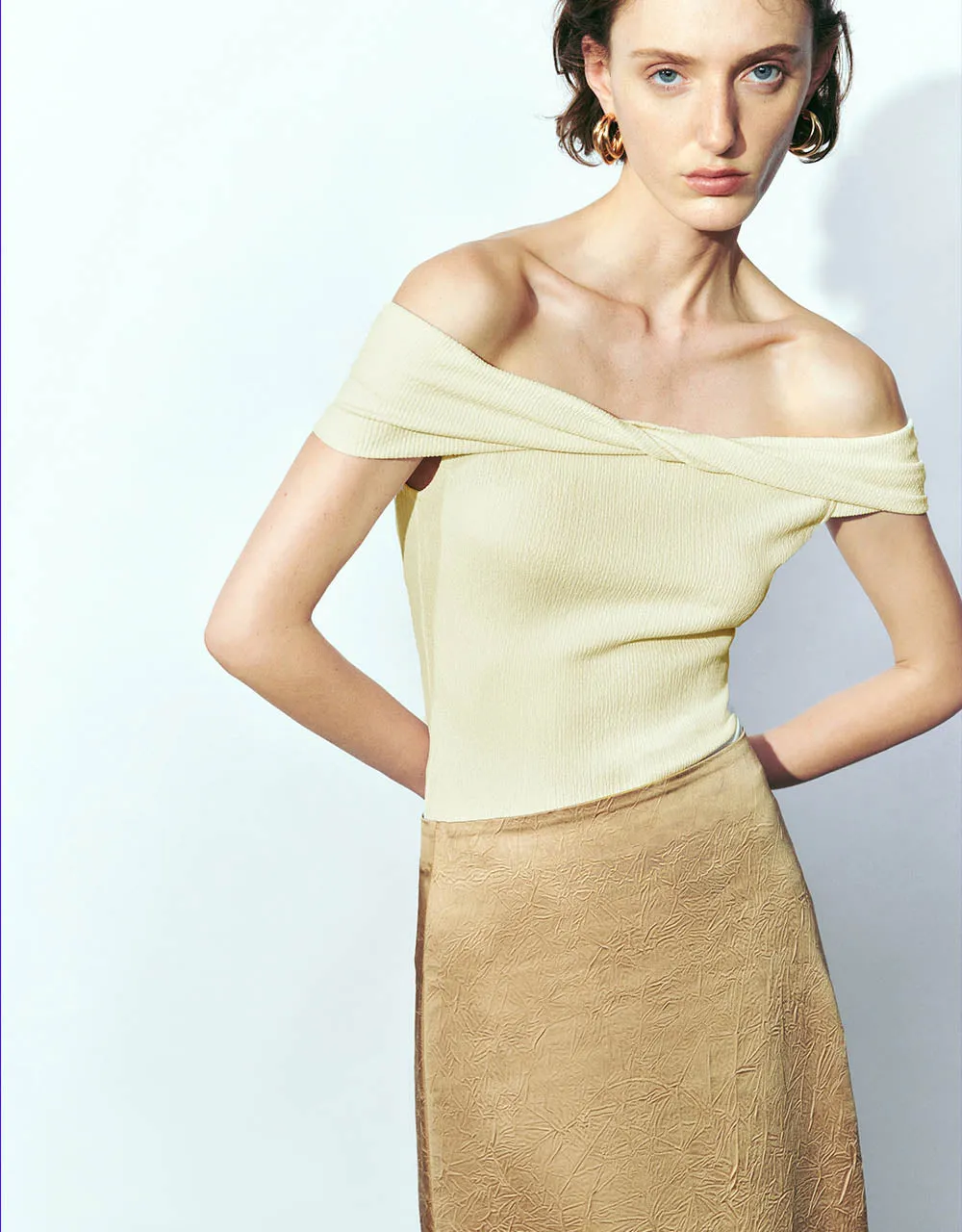 Sleeveless Off-Shoulder Skinny Knitted T-Shirt sold by Urban Revivo product image thumbnail 3