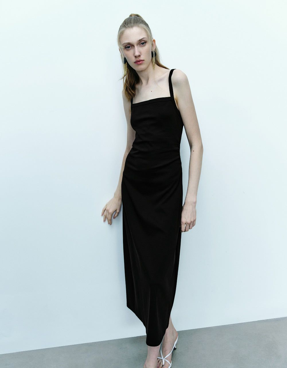 Ruched Sleeveless Off-Shoulder Straight Dress sold by Urban Revivo product image thumbnail 3