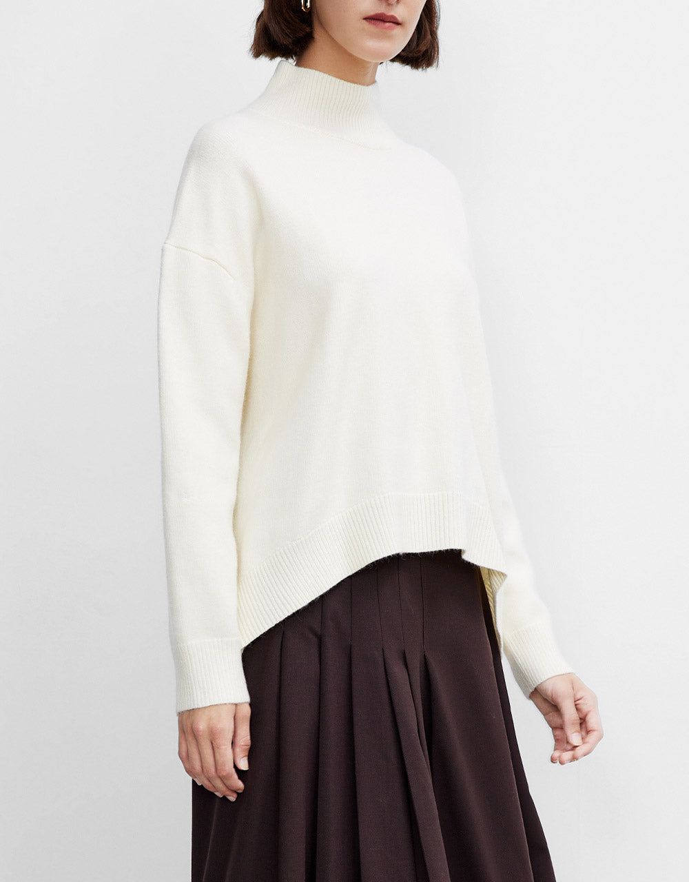 Plain Turtle Neck Drop Shoulder Sweater sold by Urban Revivo product image thumbnail 3