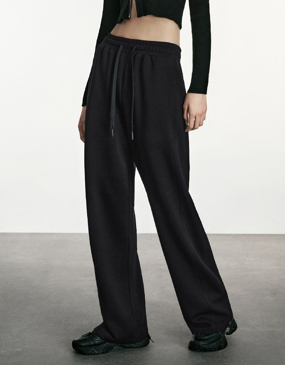 Drawstring Waist Knitted Straight Pants sold by Urban Revivo product image thumbnail 4