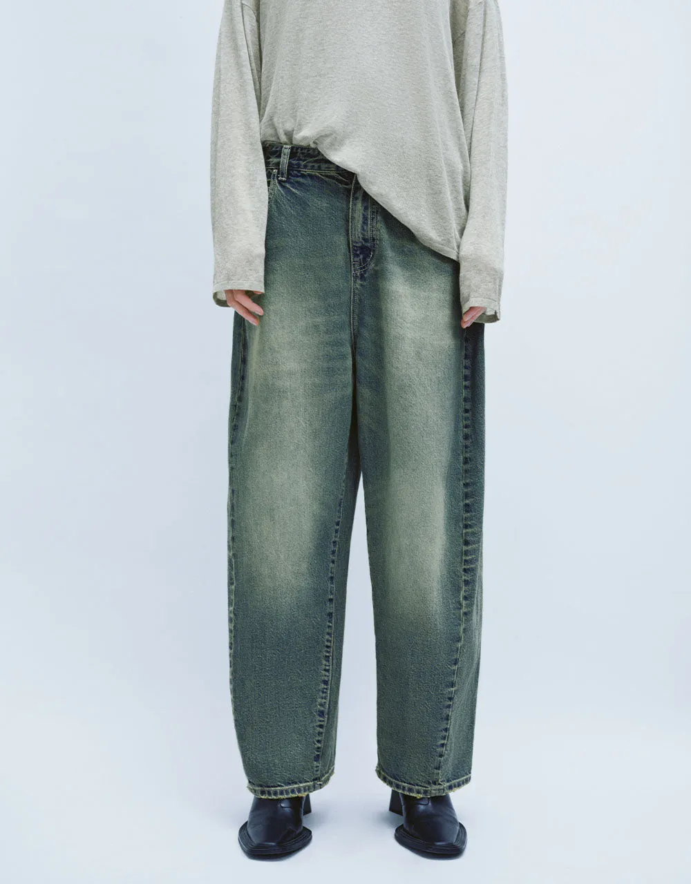 Distressed Carrot Fit Jeans sold by Urban Revivo product image thumbnail 2