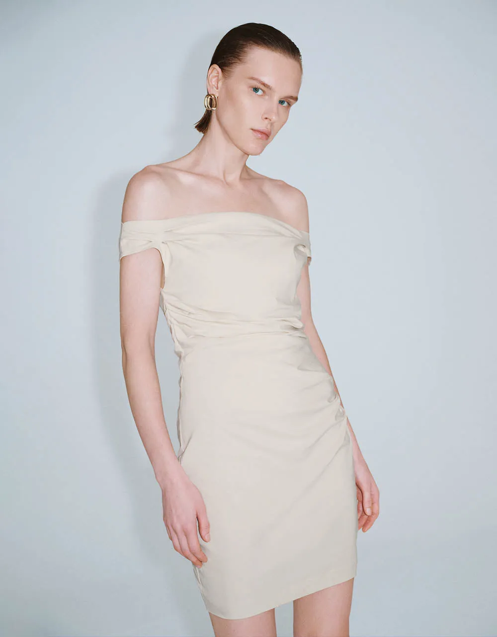 Ruched Sleeveless Off-Shoulder Skinny Dress sold by Urban Revivo product image thumbnail 2