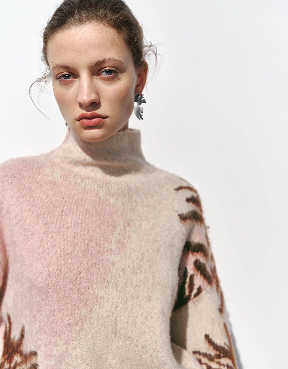 Stand Collar Loose Sweater sold by Urban Revivo product image thumbnail 5