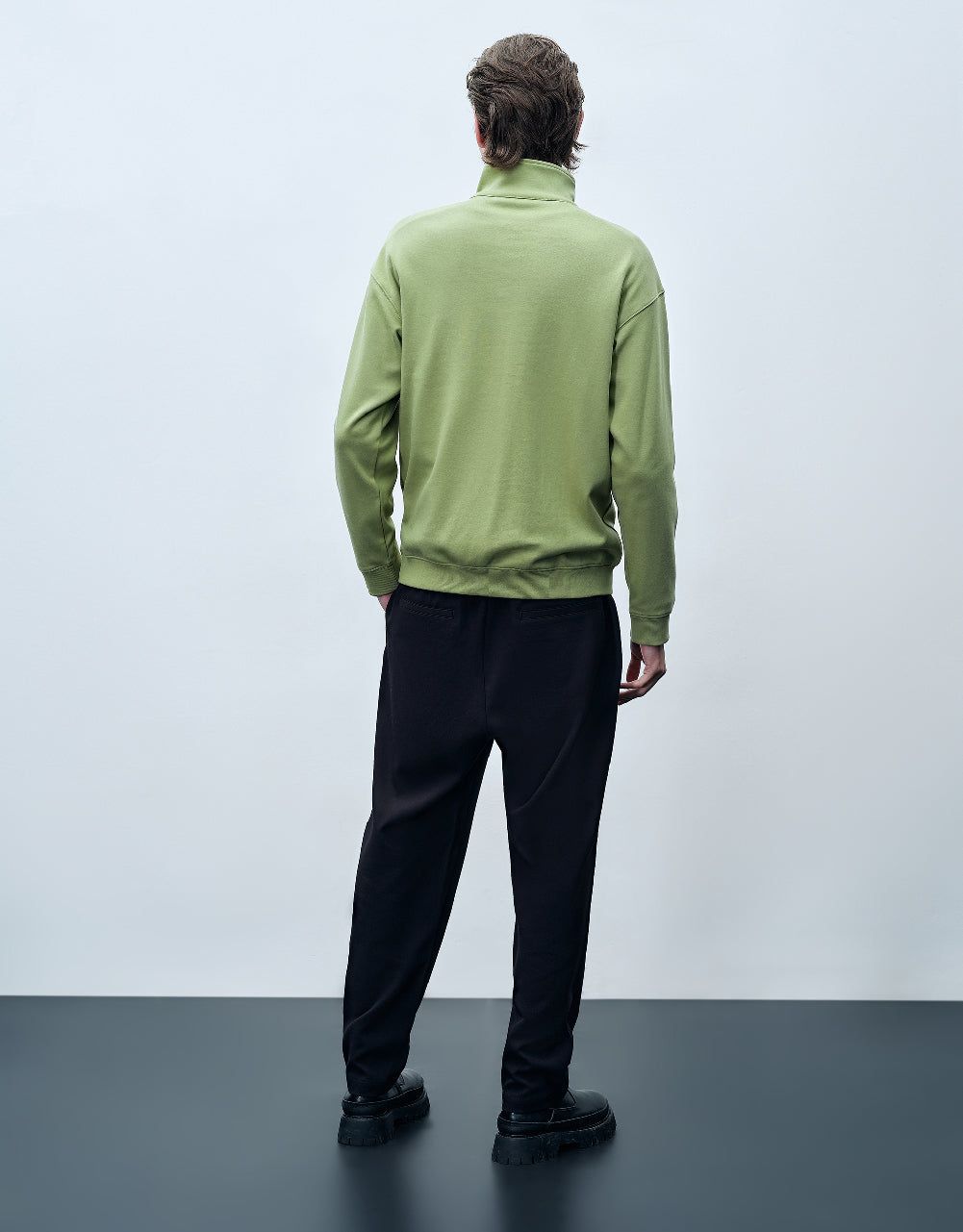 Standard Collar Half Zip Sweatshirt sold by Urban Revivo product image thumbnail 4