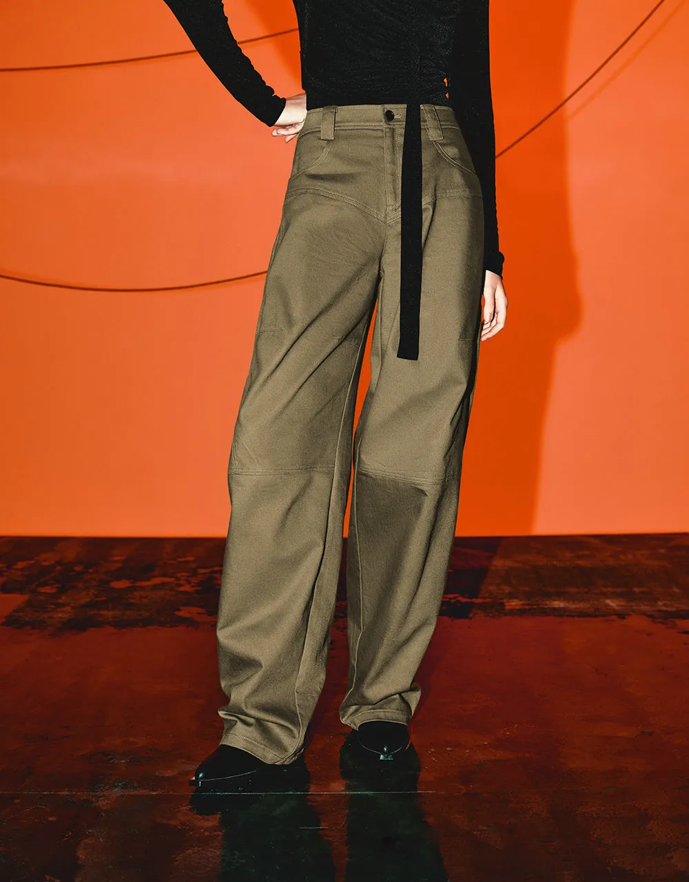 Loose Carrot Fit Pants sold by Urban Revivo product image thumbnail 2