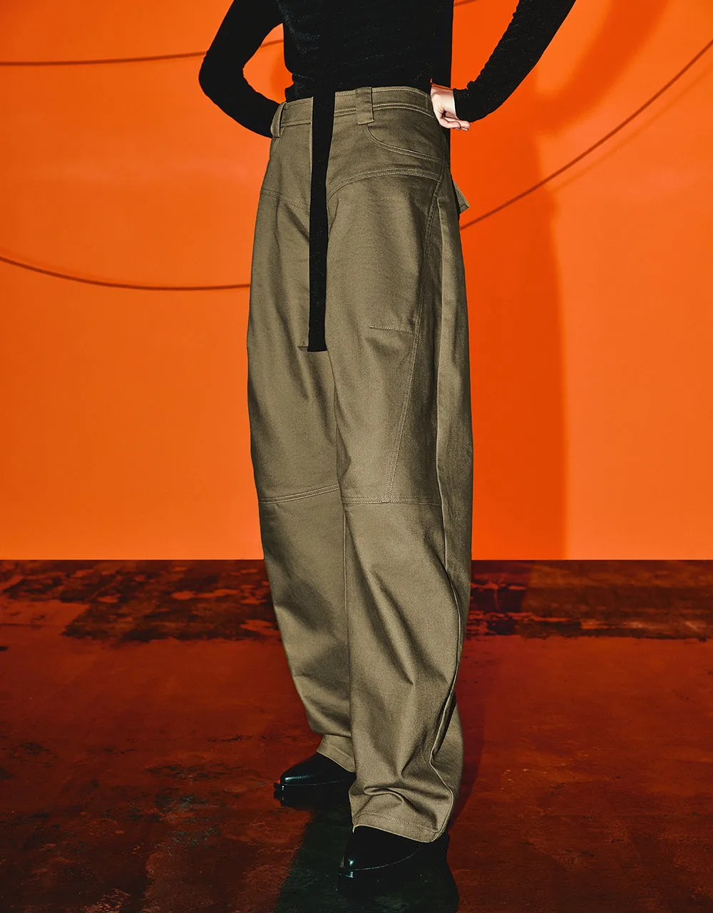 Loose Carrot Fit Pants sold by Urban Revivo product image thumbnail 4