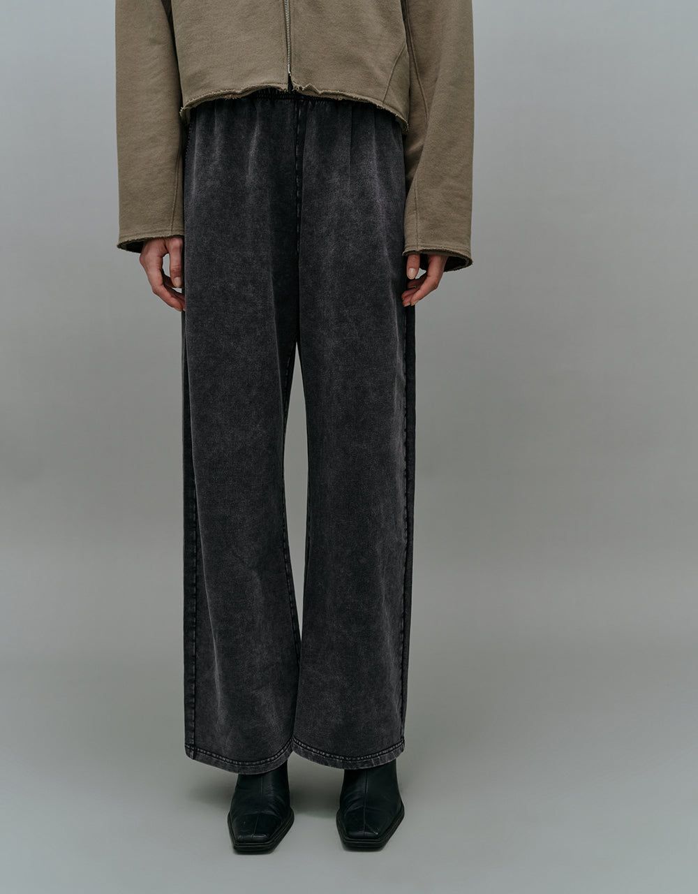 Elastic Waist Knitted Straight Pants sold by Urban Revivo product image thumbnail 2