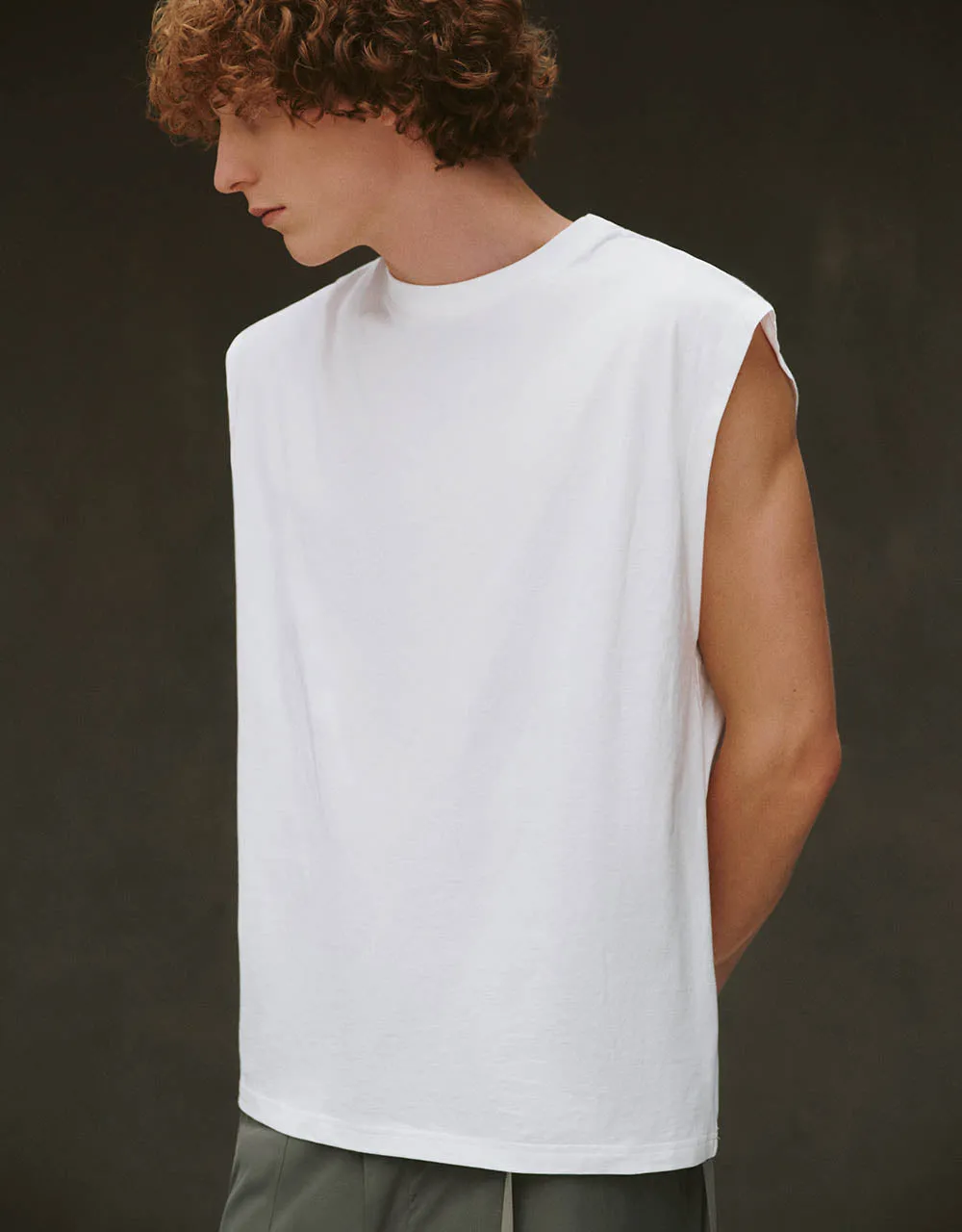 Crew Neck Loose Tank Top sold by Urban Revivo product image thumbnail 3