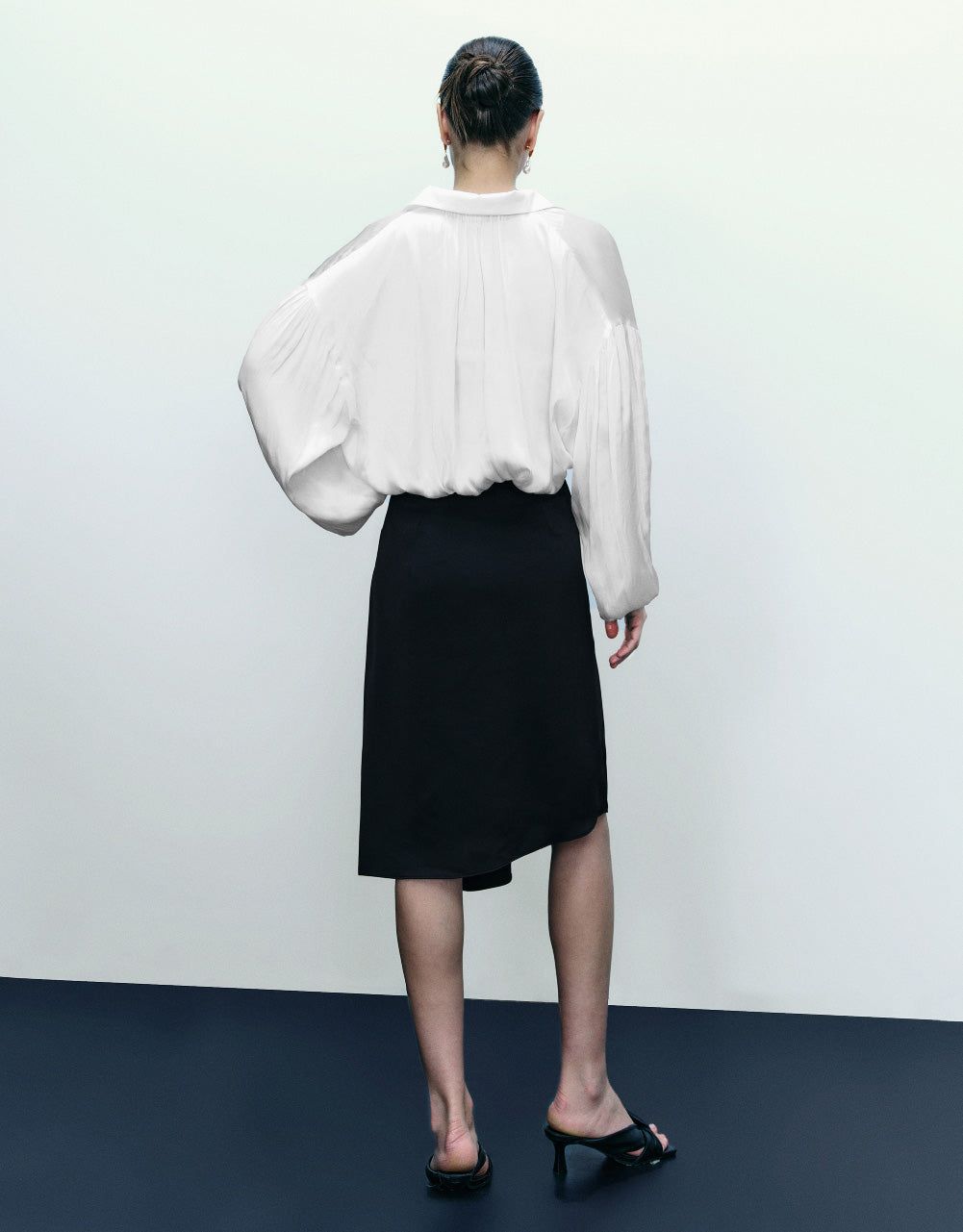 Puff Sleeve Square-cut Collar Overhead Shirt sold by Urban Revivo product image thumbnail 4