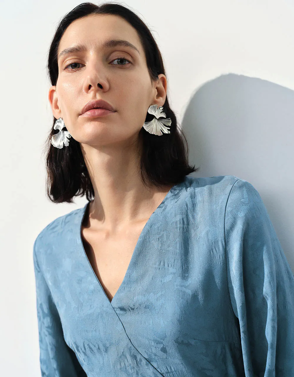 Surplice Front Midi A-Line Dress sold by Urban Revivo product image thumbnail 5