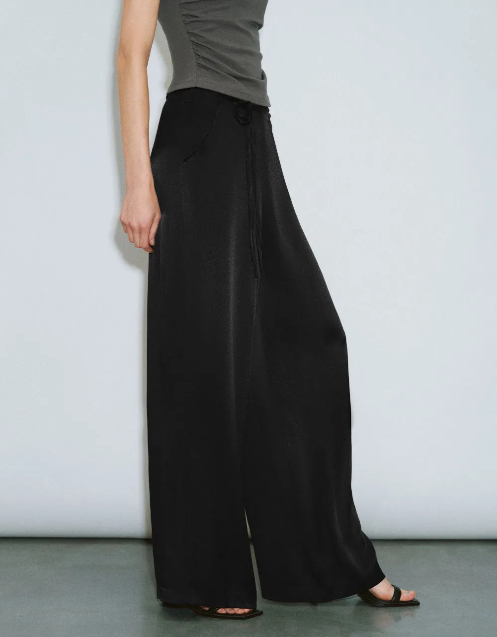 Carrot Fit Pants sold by Urban Revivo product image thumbnail 4