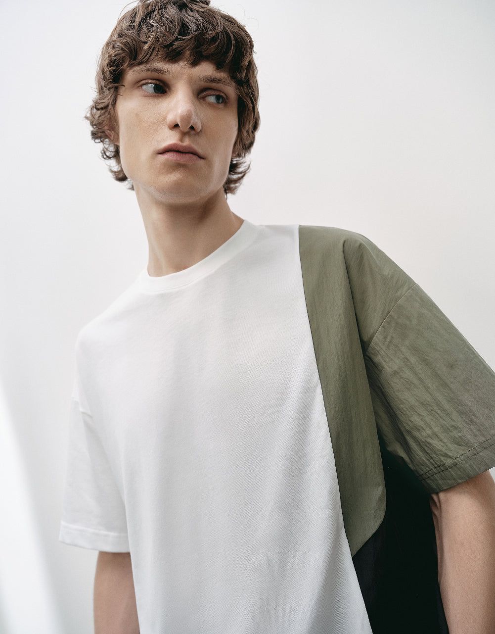 Colorblocks Crew Neck T-Shirt sold by Urban Revivo product image thumbnail 4