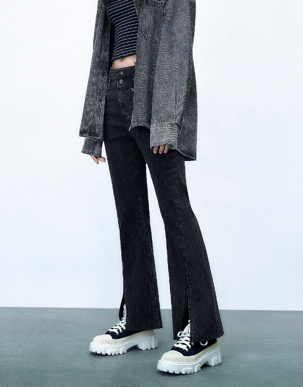 Split Hem Flare Jeans sold by Urban Revivo product image thumbnail 4