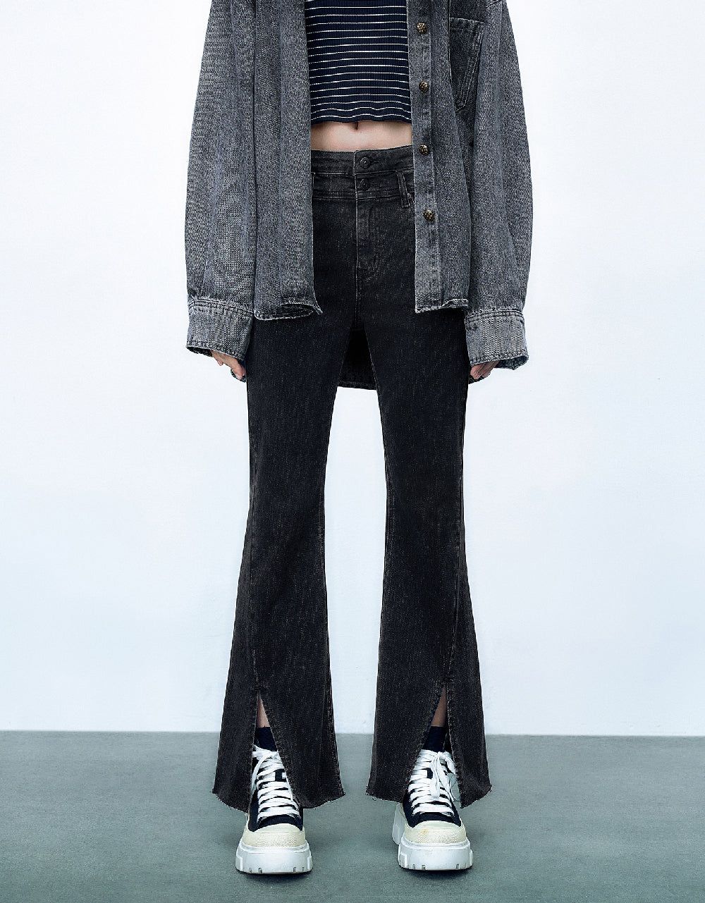 Split Hem Flare Jeans sold by Urban Revivo product image thumbnail 2