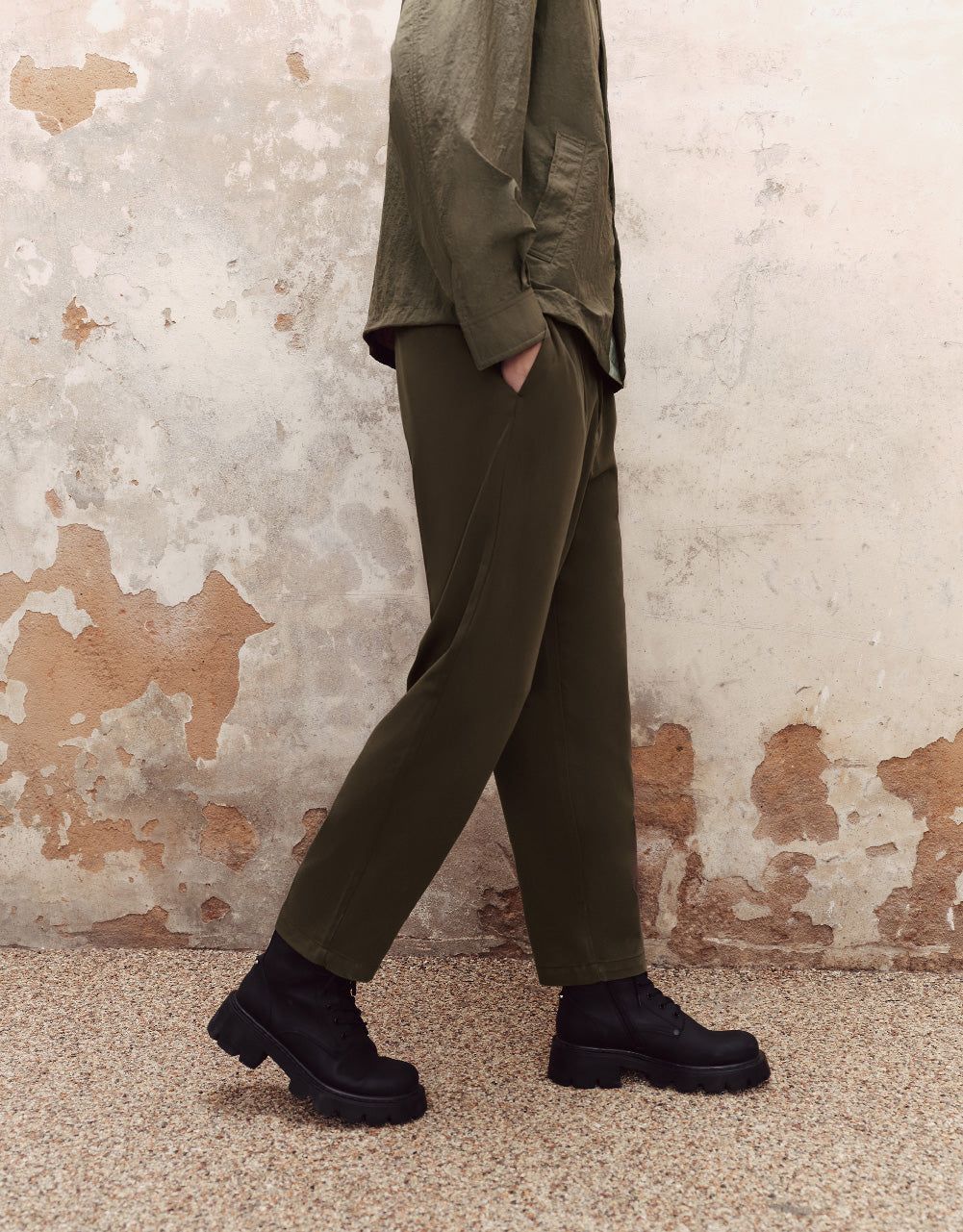 Elastic Waist Straight Pants sold by Urban Revivo product image thumbnail 4