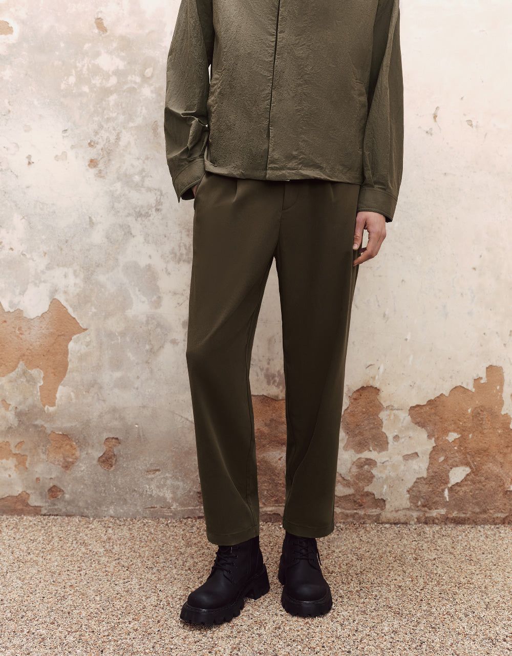 Elastic Waist Straight Pants sold by Urban Revivo product image thumbnail 2